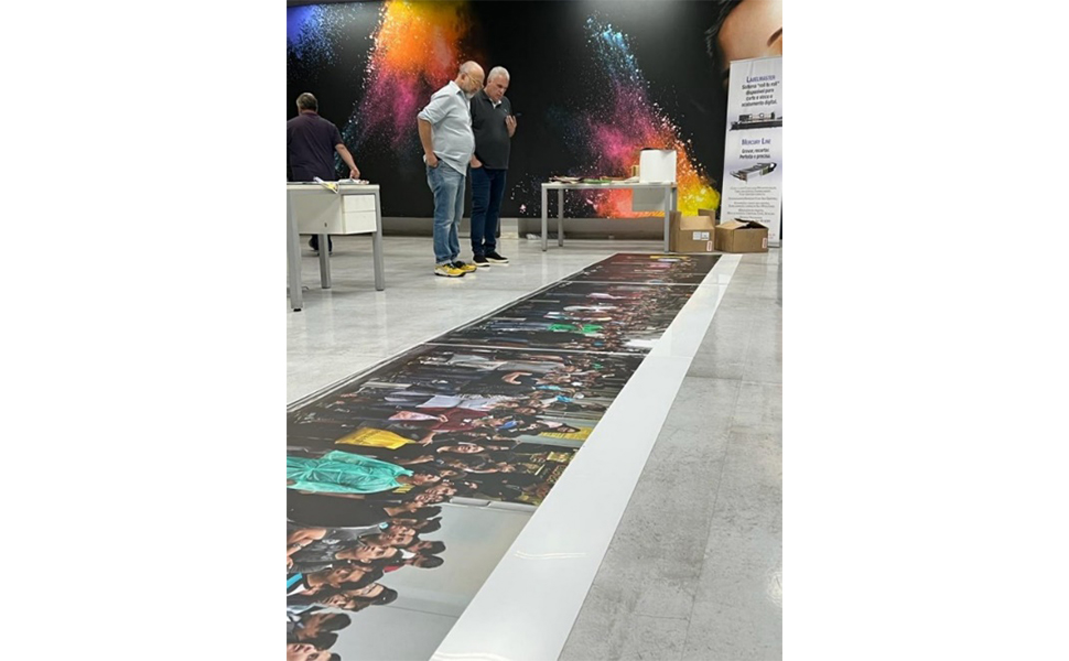 Exposição tem painéis especiais impressos em grande formato da Epson