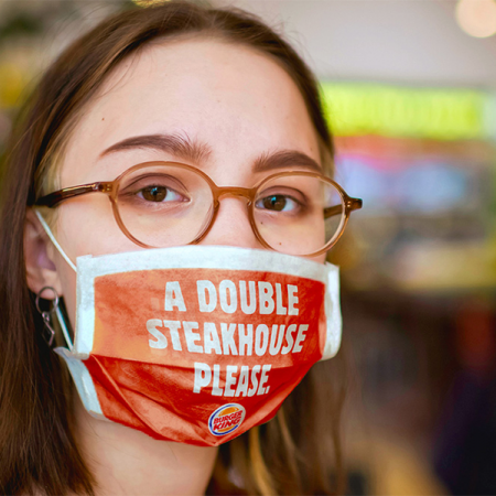 Burger King imprime máscara customizada com pedido