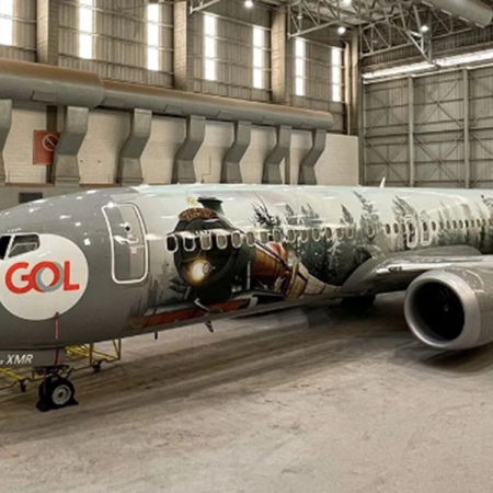 GOL usa o poder da impressão para envelopar avião com temática Harry Potter