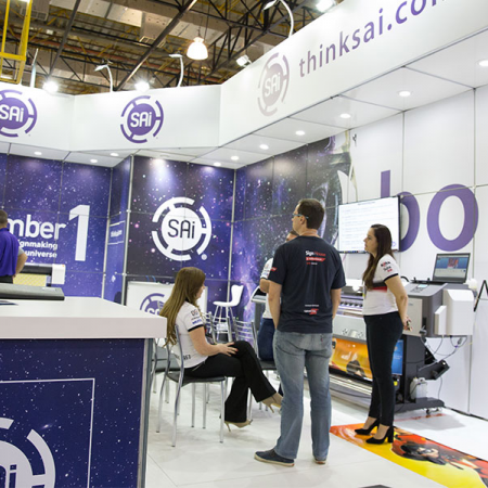 SAi promove treinamentos em seu estande na FESPA Digital Printing