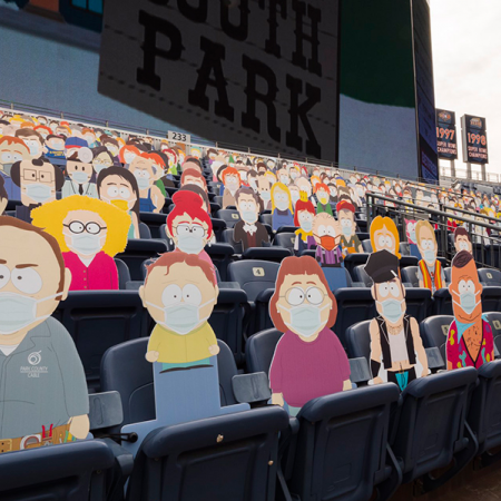 Time de futebol americano imprime personagens de desenho como torcida