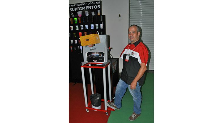 Sertha Brindes adapta equipamento em parceria com deficiente físico