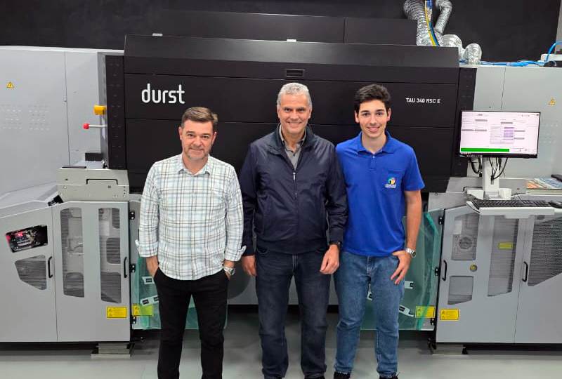Gráfica no Paraná investe em sistema industrial de rótulos Durst Tau 340 RSC