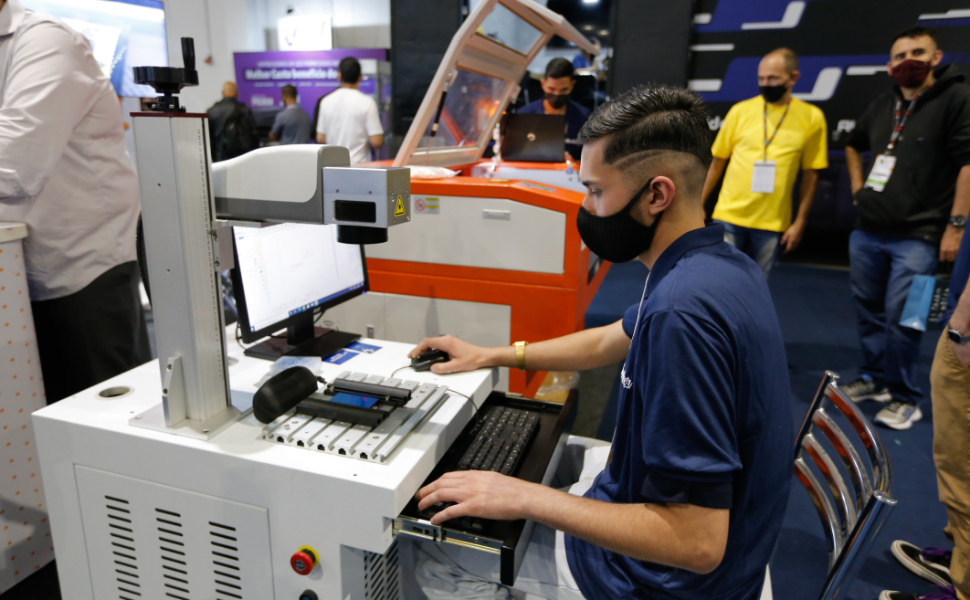 Cutmaker leva linha de corte e gravação na FESPA Digital Printing
