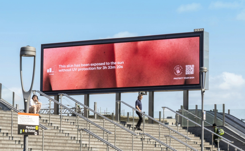 Outdoor digital mostra perigos da radiação UV