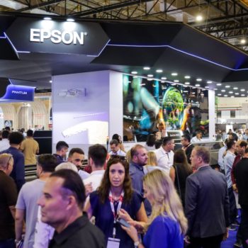 Epson e Alexandre Herchcovitch reforçam parceria na impressão digital têxtil