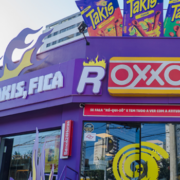 Comunicação visual transforma loja OXXO em ROXXO