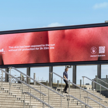 Outdoor digital mostra perigos da radiação UV